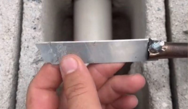 Encanador faz invenção do século e cria nova ferramenta para consertar cano rompido