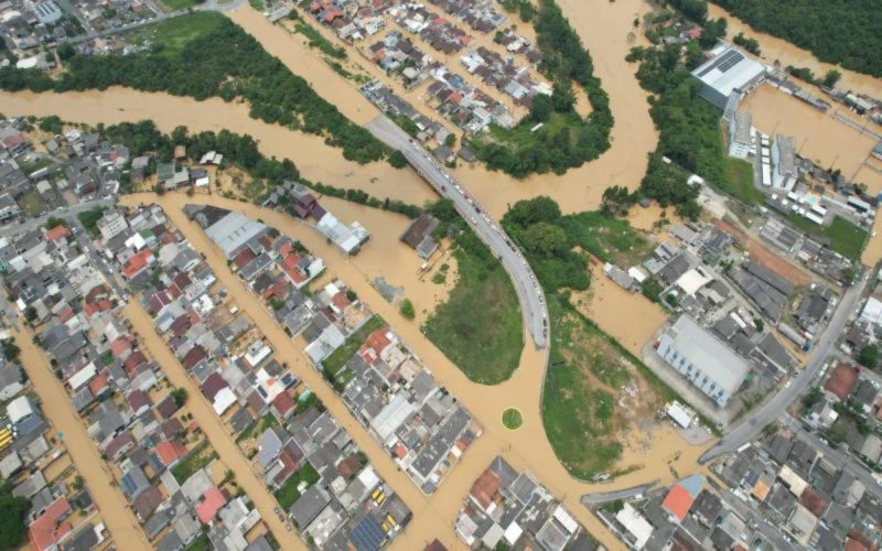 Imagem aérea das enchentes em Itajaí