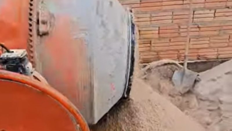 Engenhoca deixa areia preparada para virar massa – Foto: Rafael Pedreiro/Divulga&ccedil;&atilde;o/ND