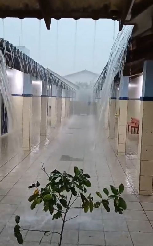Fortes chuvas que atingiram a Capital desta quinta-feira (14) deixaram escola ‘debaixo d’ &aacute;gua’ – Foto: Divulga&ccedil;&atilde;o/ND
