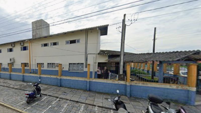 Adolescente levou faca para escola