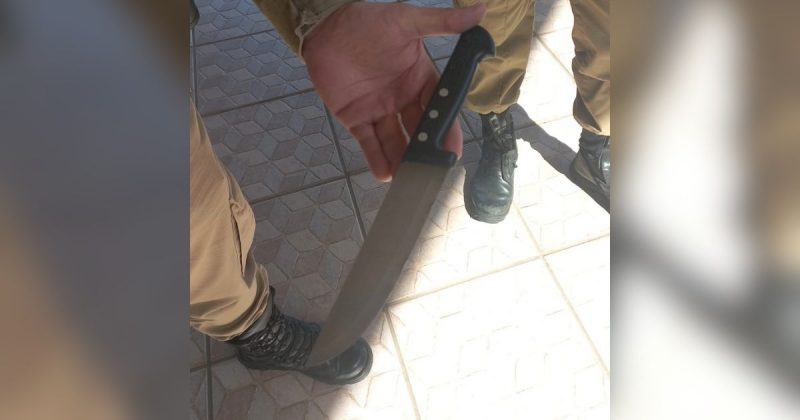 Imagem da faca que estava com o homem