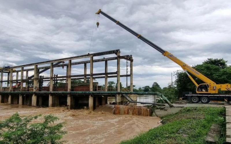 Imagem da situação de uma estação de tratamento de água após alta turbidez do rio Itajaí-Mirim