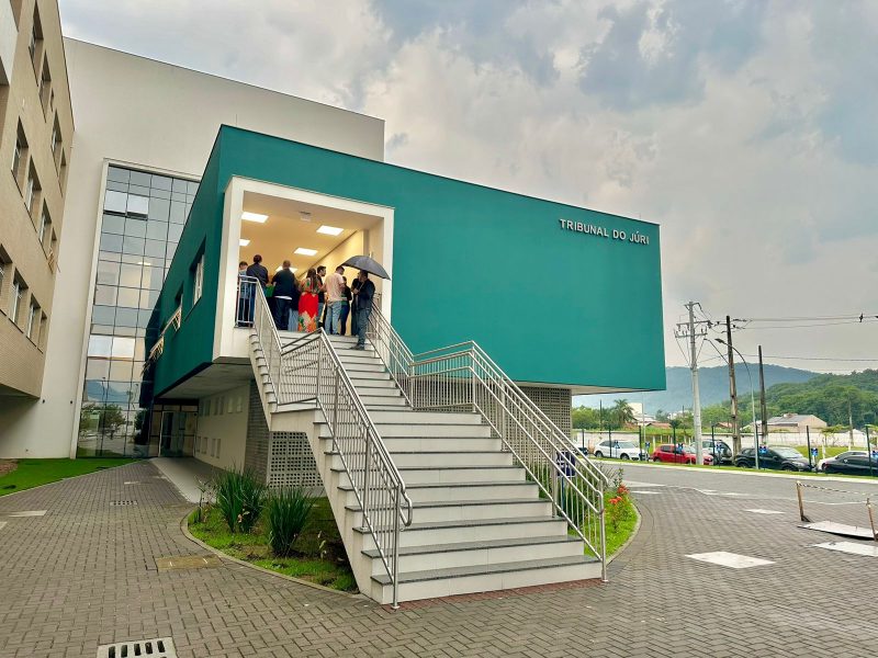 Júri popular dos acusados de matar Luna Bonett Gonçalves, de apenas 11 anos, foi interrompido minutos depois de começar 