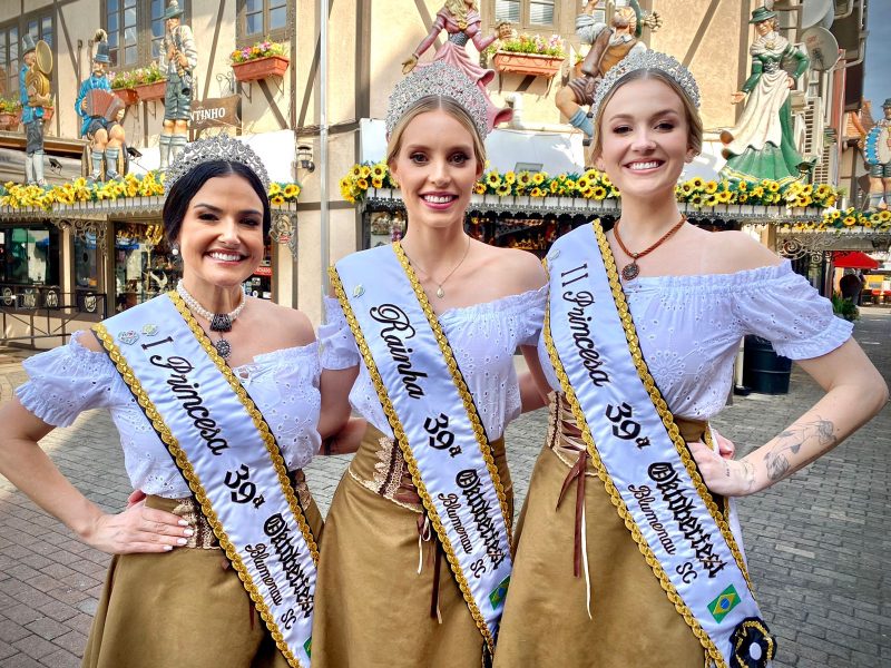 Rainha e princesas da 39ª Oktoberfest Blumenau 