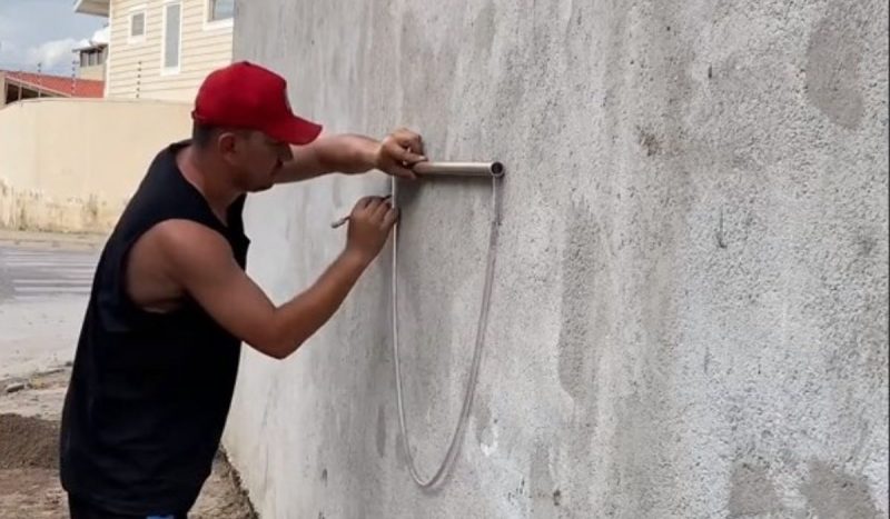 Gambiarra de pedreiro cria a ferramenta que faltava na obra