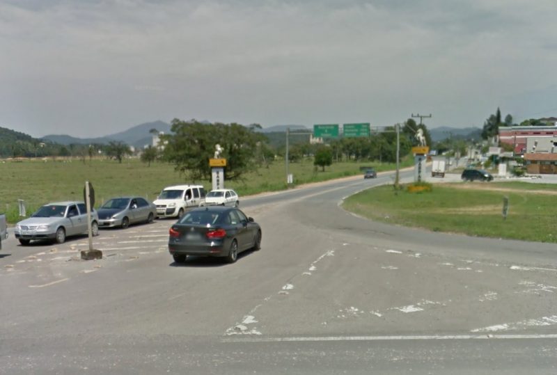 Novo viaduto ser&aacute; constru&iacute;do em um cruzamento que por d&eacute;cadas foi o principal acesso para o centro de Gaspar pela BR-470 – Foto: Google Street View/Divulga&ccedil;&atilde;o/ND