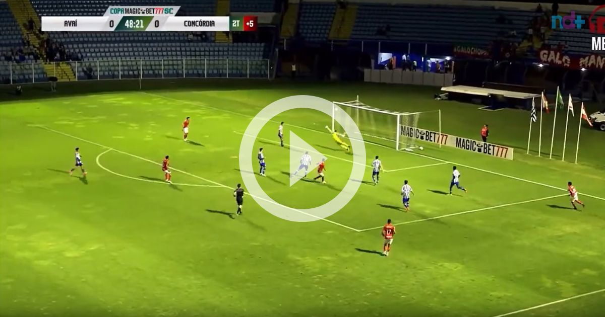 VÍDEO: Atacante acerta o ângulo em gol impressionante na final da