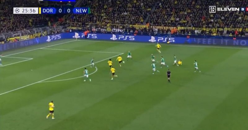 Fotomontagem mostra troca de passes do Borussia Dortmund