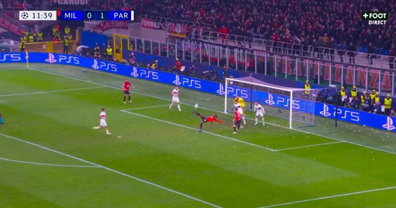 Rafael Leão, atacante do Milan, faz gol de bicicleta em partida da Champions League