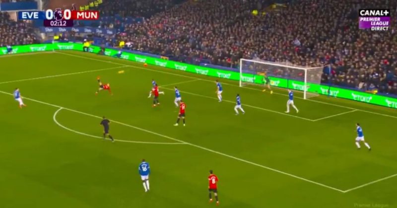 Garnacho faz gol absurdo de bicicleta e é comparada a Rooney em jogo do Manchester United