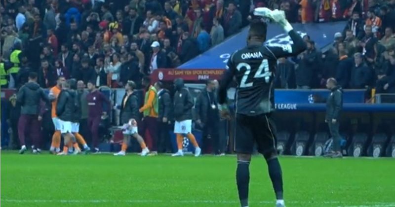 Goleiro do United dá chilique após falha na Liga dos Campeões 