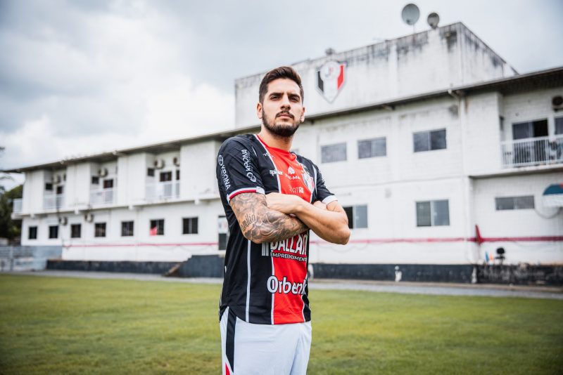 Zagueiro foi oficialmente apresentado pelo JEC na manhã desta quarta-feira (22)