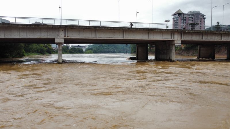 nível do rio itajaí-açu, que sofre com enchentes constantes, será monitorado pelo novo sistema de alertas da Defesa Civil