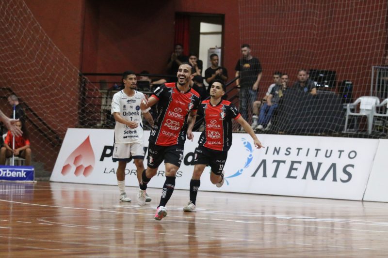 JEC Futsal vence o Tubarão e faz final contra o Jaraguá