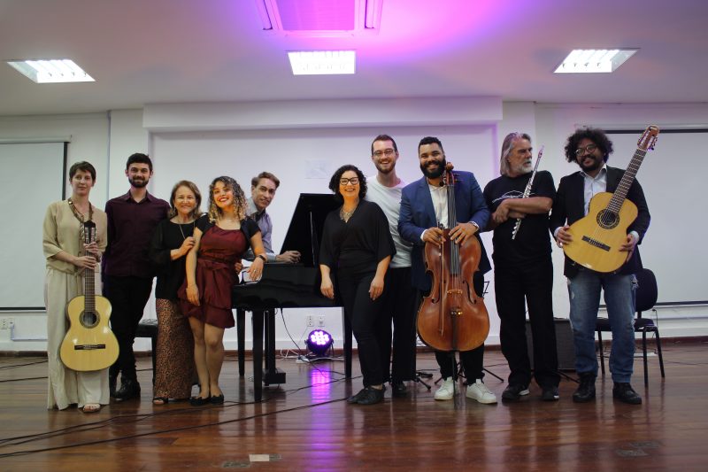 Foto traz os músicos do projeto Concertos Raízes III que se apresentarão na UDESC em Joinville