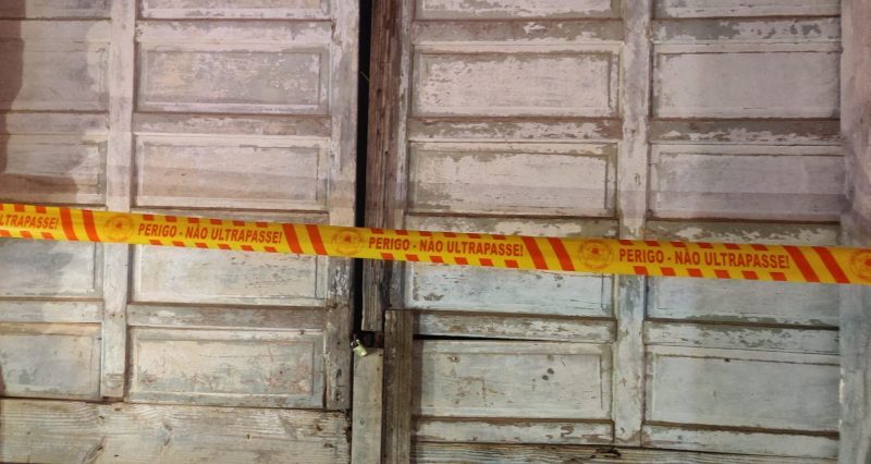 Incêndio é combatido em galpão de Gaspar 