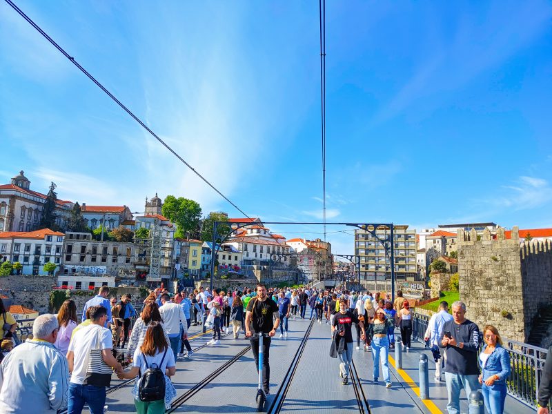 Brasileiros transformam a vida na Europa com dupla cidadania; descubra os motivos