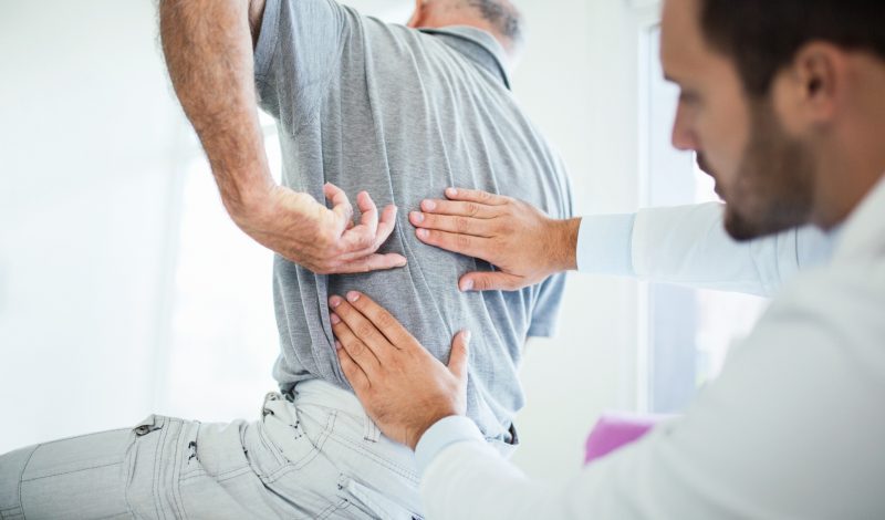 According to the World Health Organization (WHO), about 80% of people experience back pain at some point in their lives, which can lead to high healthcare costs or lost work days - Photo: Disclosure