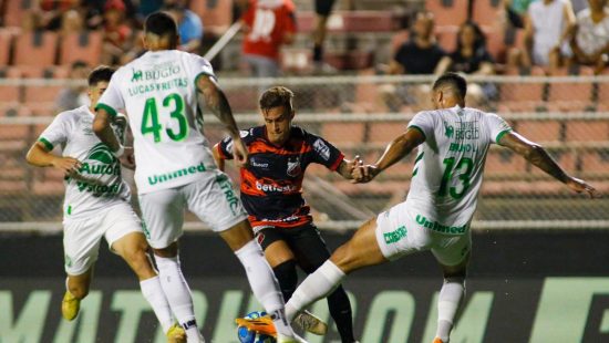 Criciúma vence o Botafogo-SP por 3 a 0 e volta à elite do