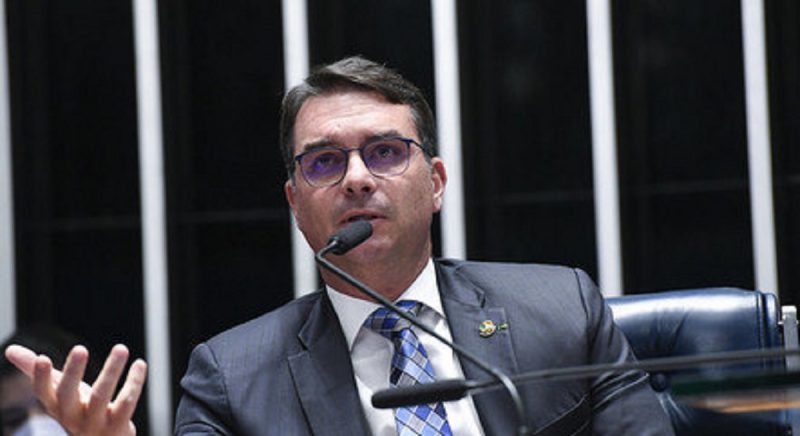 Flávio Bolsonaro foi denunciado pelo Ministério Público em 2020 por caso de rachadinhas - Foto: Jefferson Rudy/Agência Senado/ND