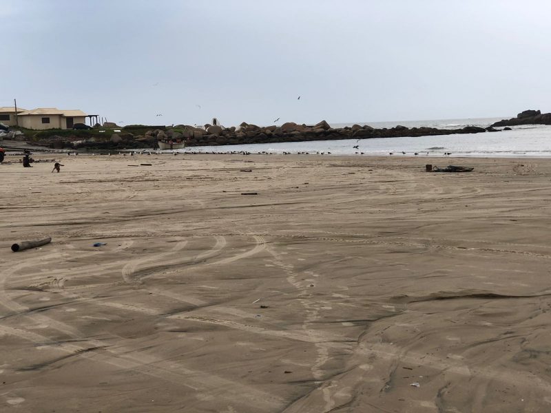 Quase dois dias ap&oacute;s o tsunami, mar est&aacute; calmo na regi&atilde;o de Laguna – Foto: Beatriz Formanski/NDTV