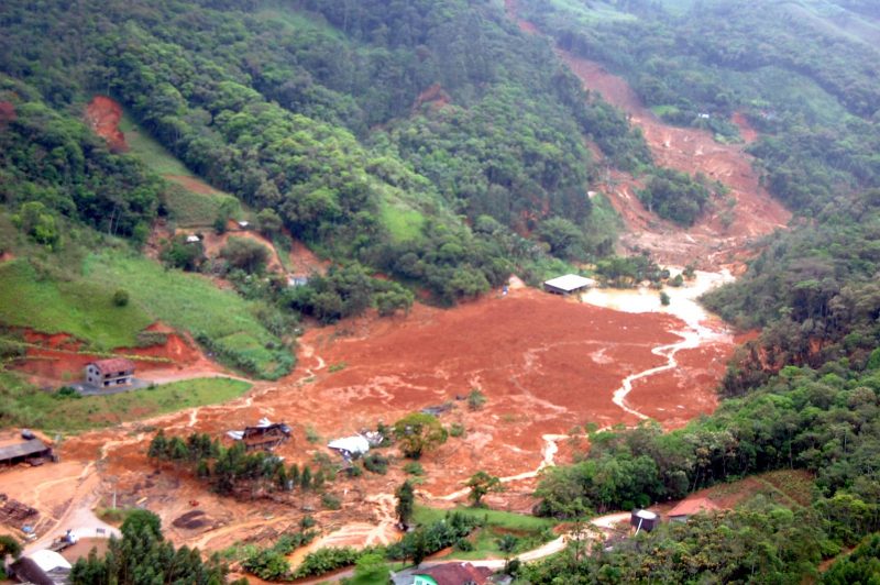 Registro de um dos piores desastres naturais do Estado, deslizamento em Blumenau, ocorrida em 2008