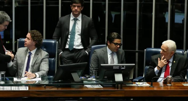 Senadores aprovaram PL da taxação de fundo de investimentos e offshores