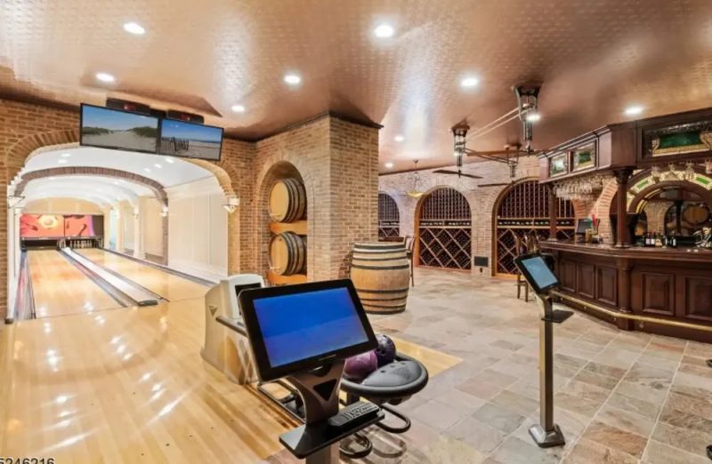 Pista de boliche &eacute; integrada a um Pub Ingl&ecirc;s. – Foto: Divulga&ccedil;&atilde;o/ND