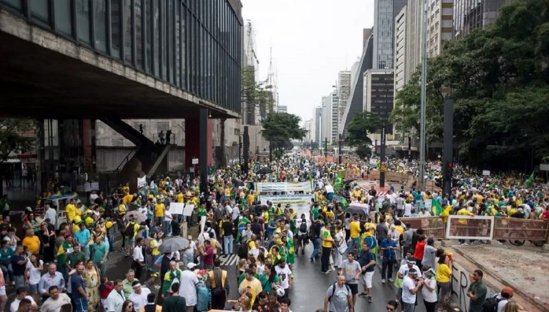 Protesto por morte de réu de 8 de janeiro ocorreu na avenida Paulista neste domingo (26)