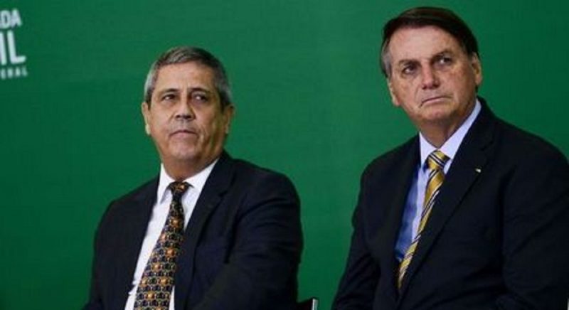 PF cumpre mandado na casa de Jair Bolsonaro e ex-presidente tem passaporte apreendido