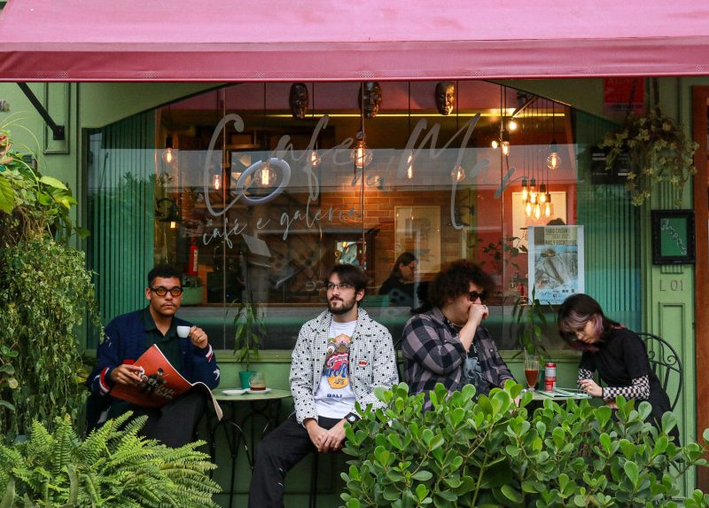 Banda O Clube, de Florian&oacute;polis, lan&ccedil;a seu primeiro single “e-mails privados” – Foto: Maria Eduarda Padr&atilde;o/Divulga&ccedil;&atilde;o