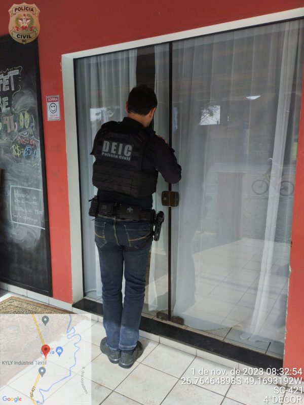 The Civil Police were this Wednesday (1st) at a restaurant linked to a young woman under investigation in Pomerode, on the banks of SC-421 – Photo: Civil Police/Divulgação/ND