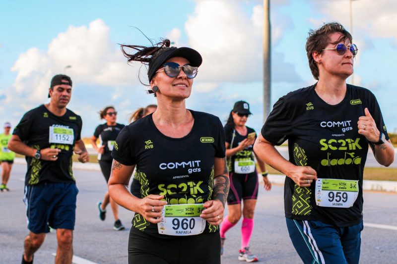 Mulheres correndo em Florianópolis