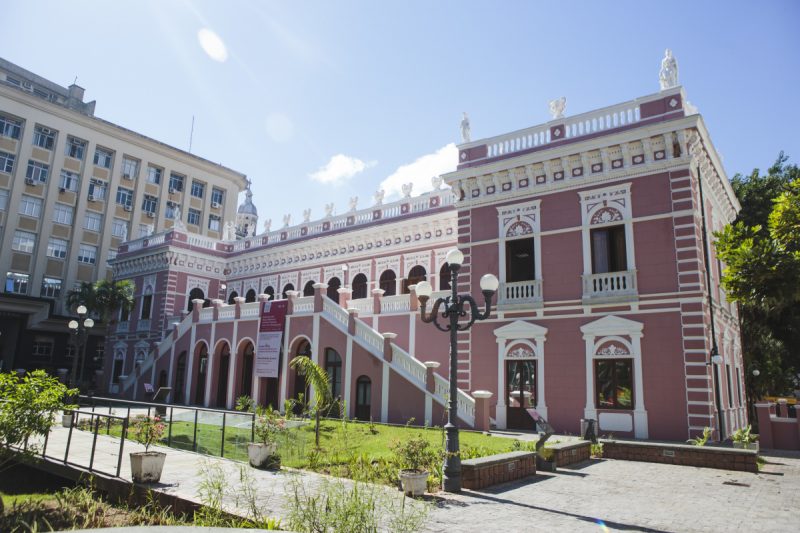 Museu Histórico de Santa Catarina, no coração de Florianópolis, guarda acervo do tempo em que o espaço servia como Casa de Governo