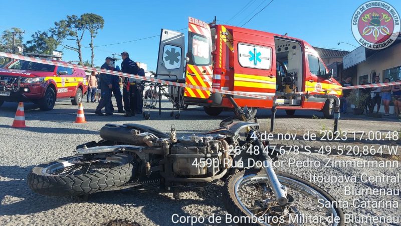 Motociclista de 32 anos morreu em acidente de tr&acirc;nsito em Blumenau no s&aacute;bado (4) – Foto: Corpo de Bombeiros Militar/Divulga&ccedil;&atilde;o/ND