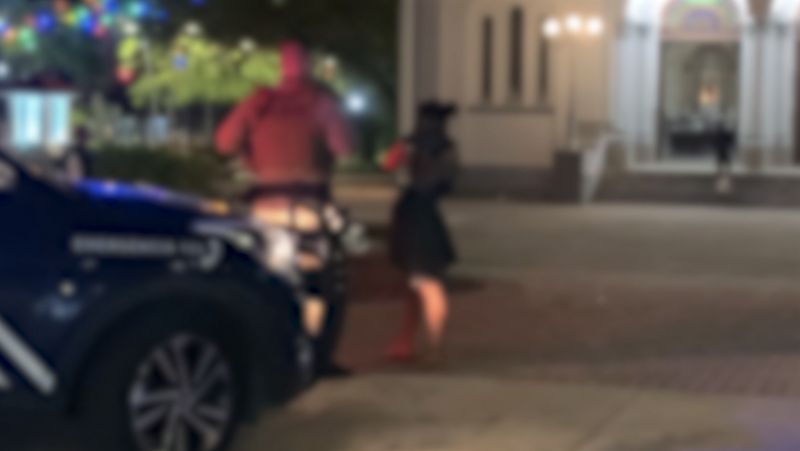 Mulher foi encaminhada &agrave; delegacia por policiais – Foto: Reprodu&ccedil;&atilde;o/ND