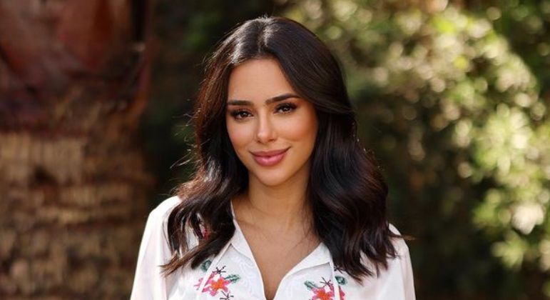 Foto mostra Bruna Biancardi, noiva de Neymar, sorrindo