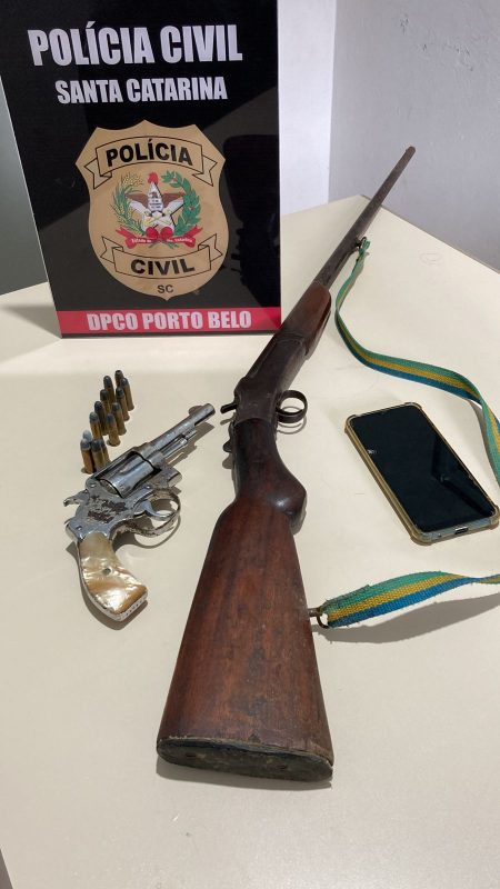 Image of weapons seized by Civil Police during an anti-abuse operation