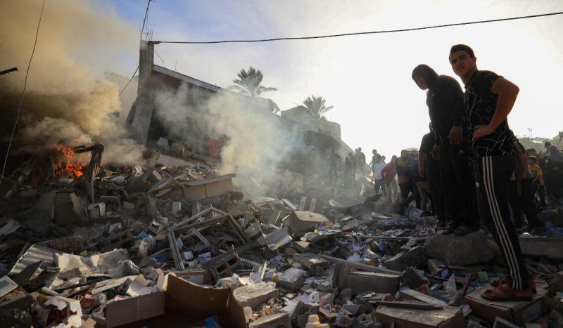 The photo shows the wreckage of a residential building in the Gaza Strip.  The White House said Israel would provide a 4-hour truce in the region.