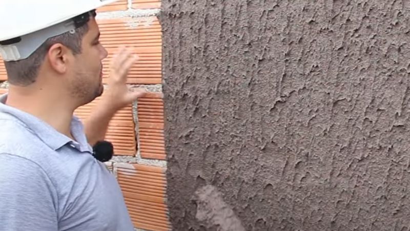Pedreiro mostra jeito f&aacute;cil de chapiscar parede – Foto: SOS na Constru&ccedil;&atilde;o/Reprodu&ccedil;&atilde;o/ND