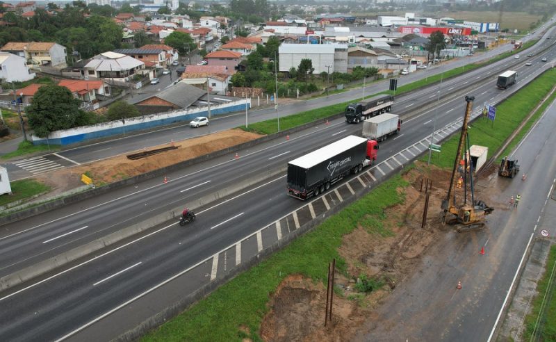 Obra est&aacute; na fase de terraplanagem e instala&ccedil;&atilde;o das estacas da funda&ccedil;&atilde;o – Foto: CCR ViaCosteira/Reprodu&ccedil;&atilde;o/ND