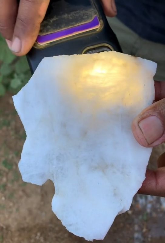 Quartzito Cristallo, pedra translúcida descoberta na Bahia