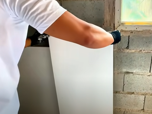 Pedreiro mostra como fazer isolamento térmico com isopor 