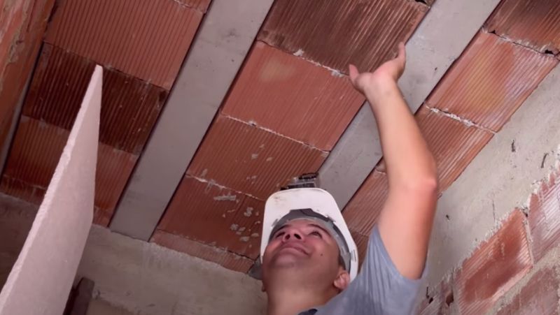 Isopor é usado ao invés de reboco e garante proteção térmica