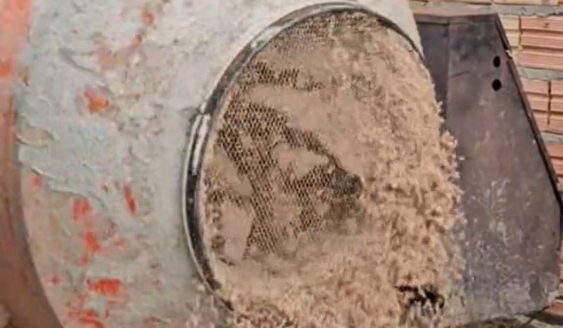 Inteligência artificial? Não! Pedreiro automatiza retroescavadeira e consegue trabalhar sozinho