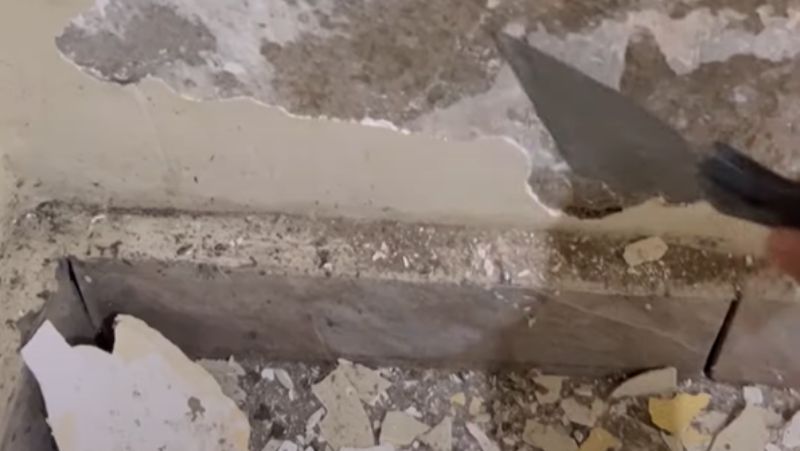 Pedreiro mostra como resolver problema de infiltração