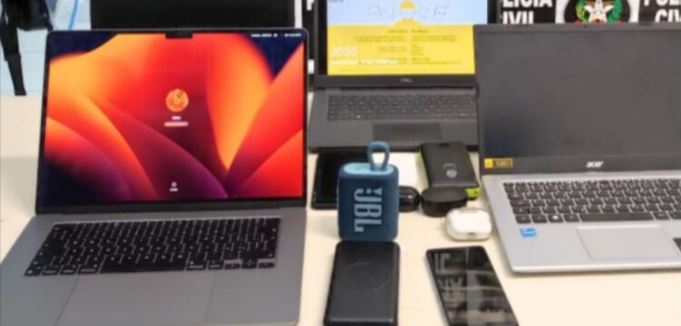 Furto foi realizado em estabelecimento comercial. Aparelhos juntos somam R$40 mil.