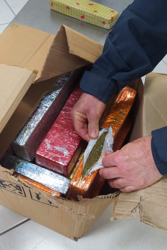 Entorpecente encontrado estava em caixas de papelão.