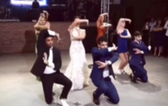 A coreografia do casamento se tornou um verdadeiro espetáculo de dança; confira o vídeo 